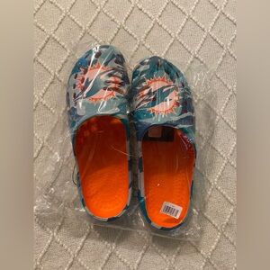 ✨NWT✨ Men’s Miami Dolphins Clogs